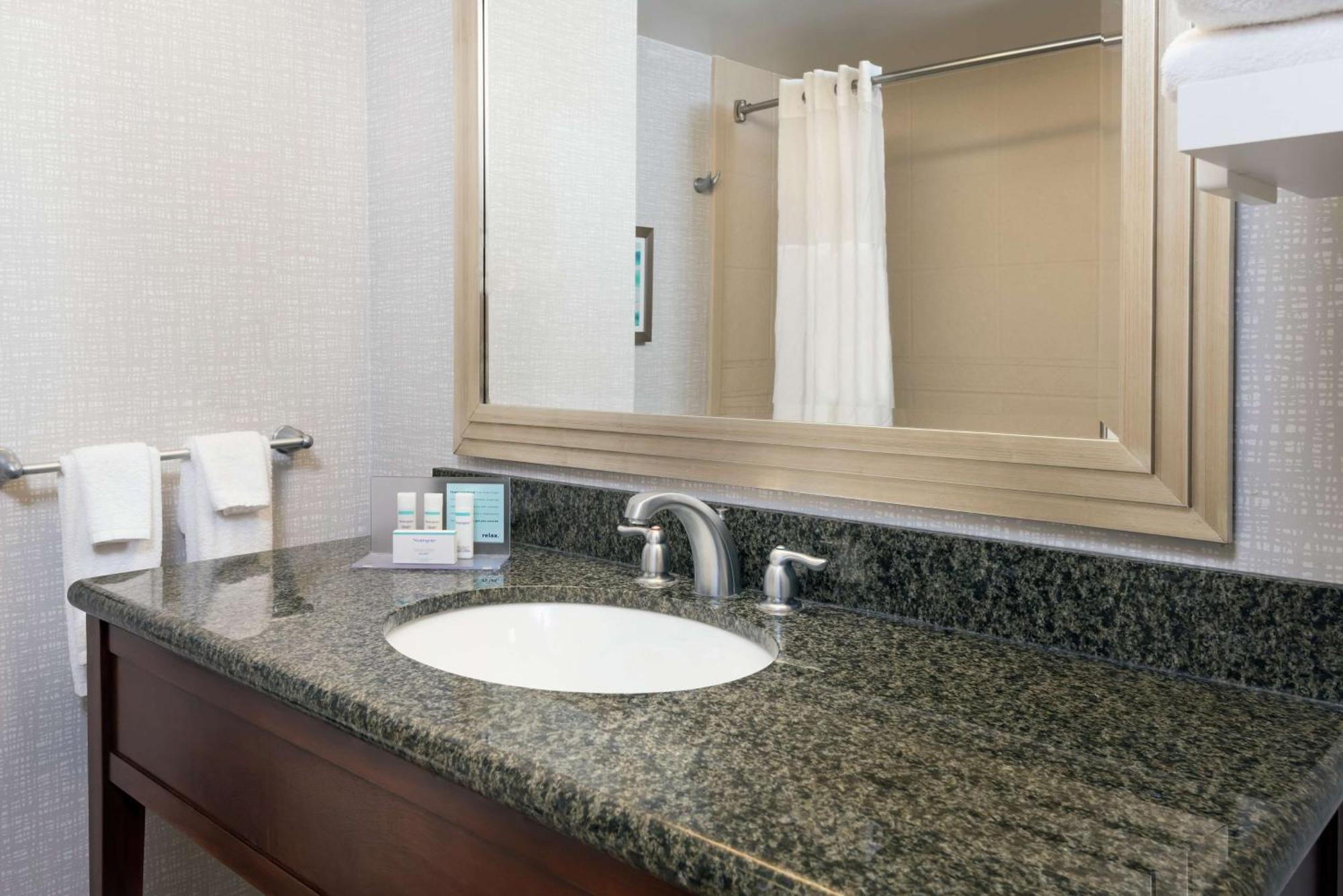 Hampton Inn & Suites Orlando Airport At Gateway Village Exterior foto